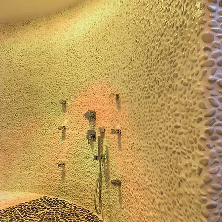 Islands Hotel 2*