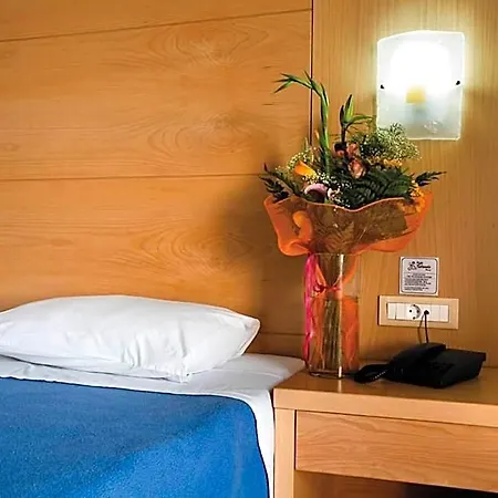 Hotel Islands 2*