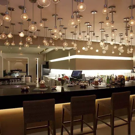 Islands ホテル Pefki